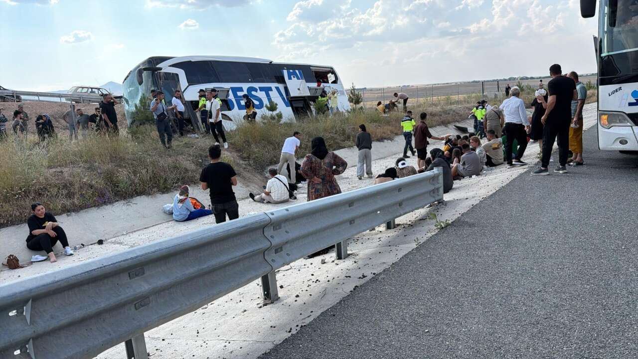 44 kişinin yaralandığı otobüs kazasından acı haber! Geride son kare kaldı 7